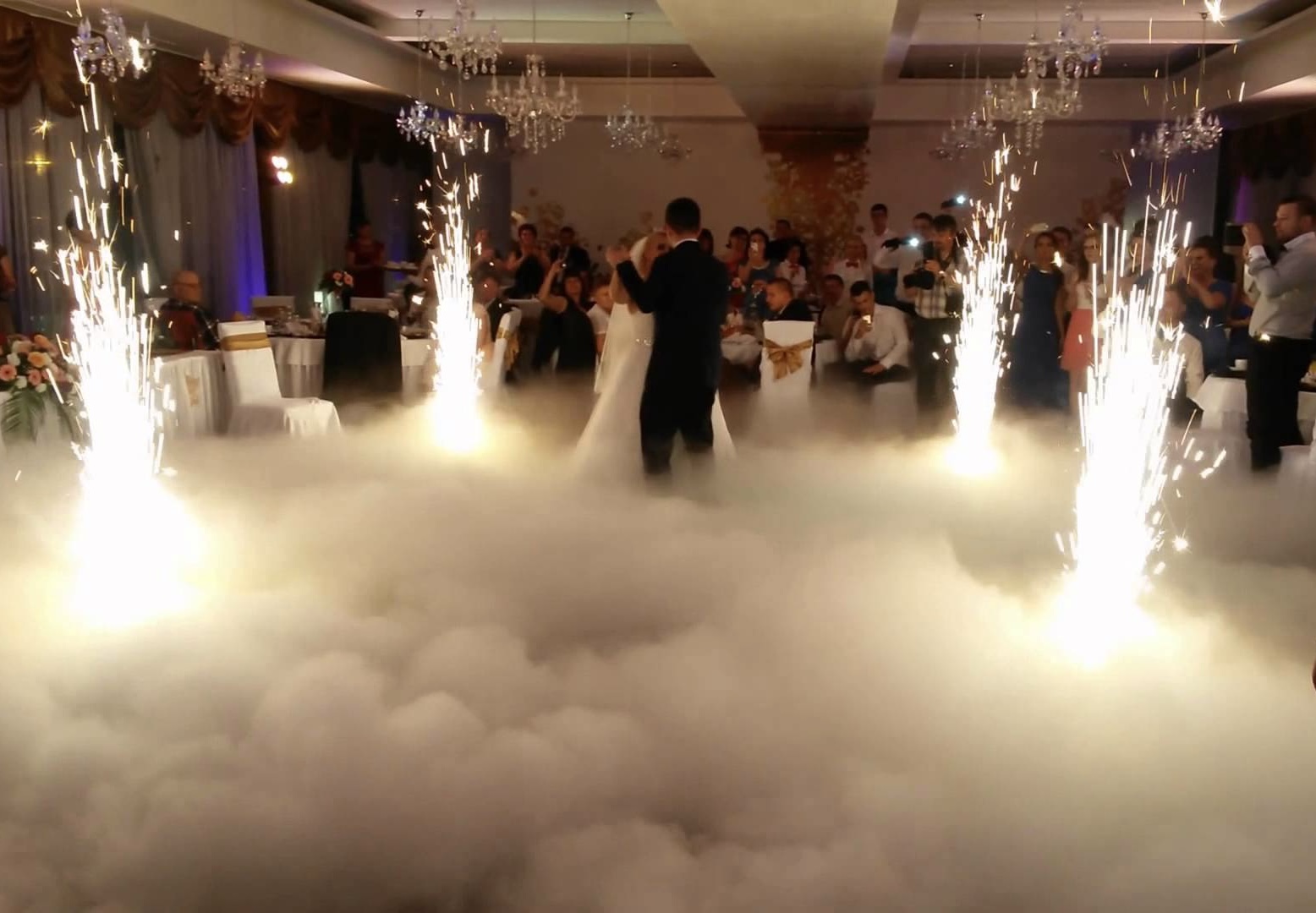 Artificii Interior Dansul Mirilor